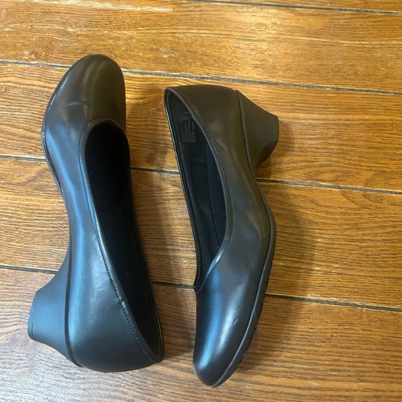 SAFETSTEP BLACK FAUX LEATHER Pumps WEDGE STYLE WORK SHOES Oil /slip Resis SZ 9 - Picture 3 of 8